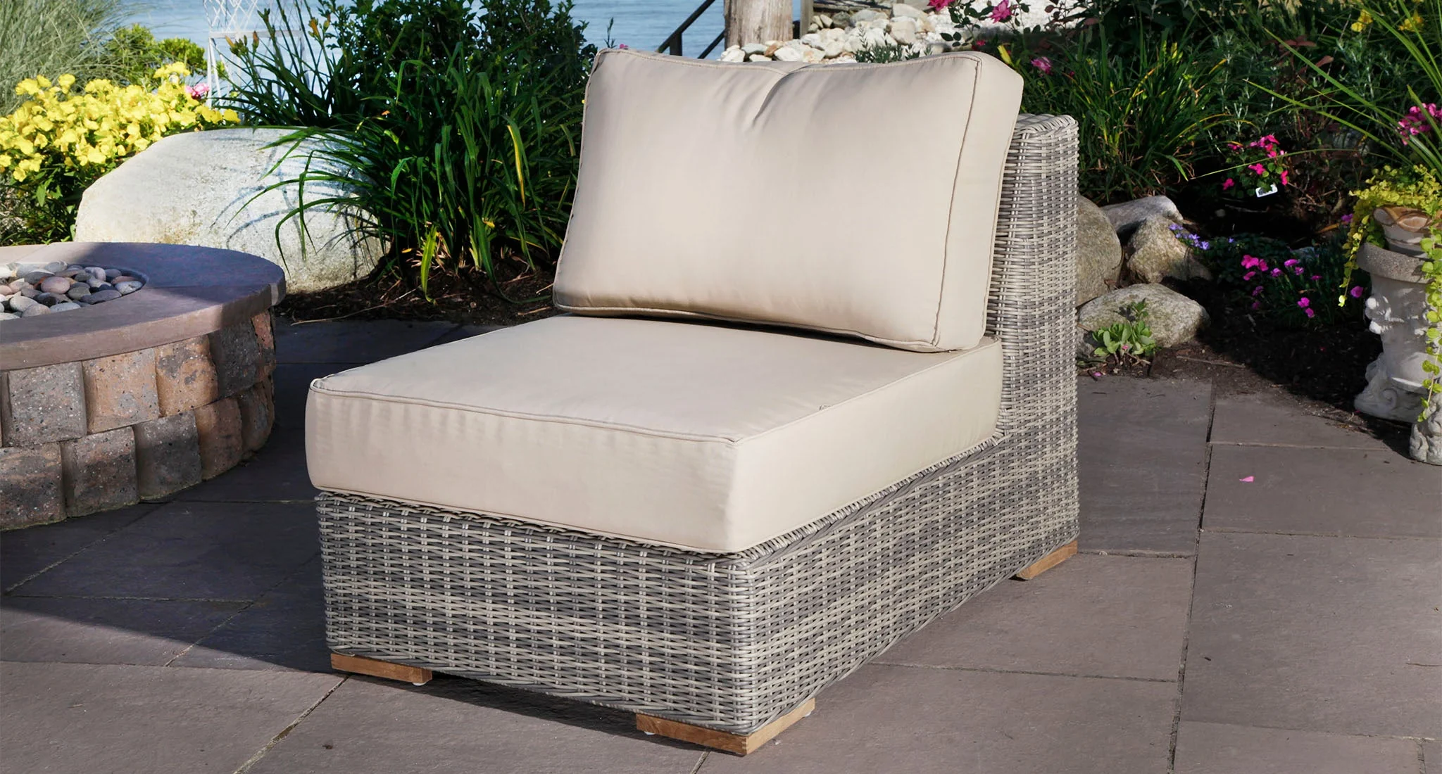 Lotus Outdoor Armless Piece thumbnail 3