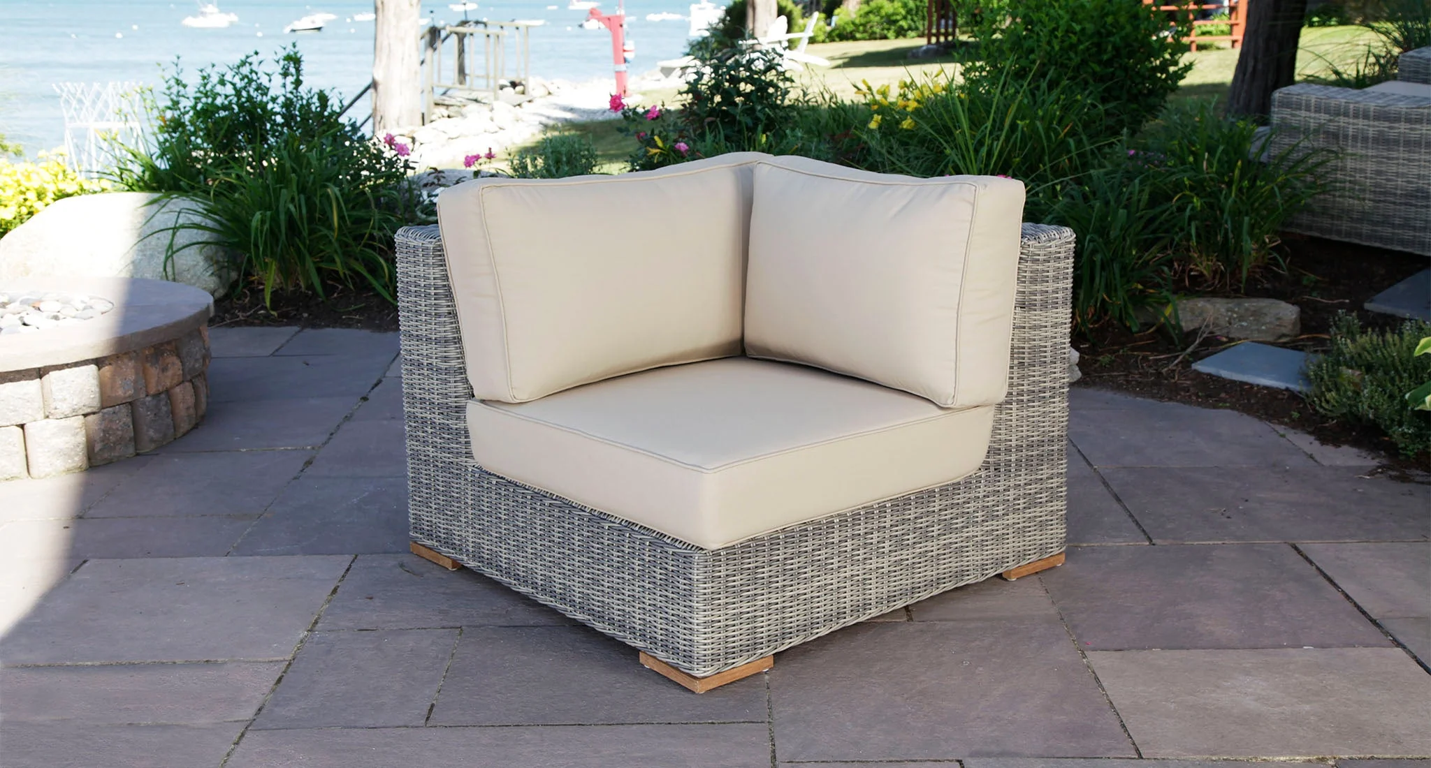 Lotus Outdoor Corner Piece