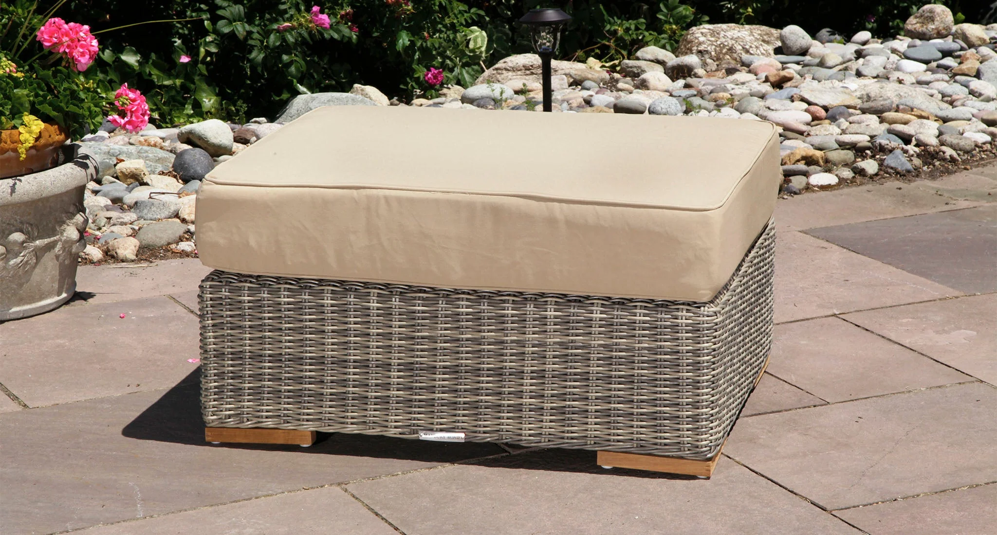 Lotus Outdoor Ottoman thumbnail 3