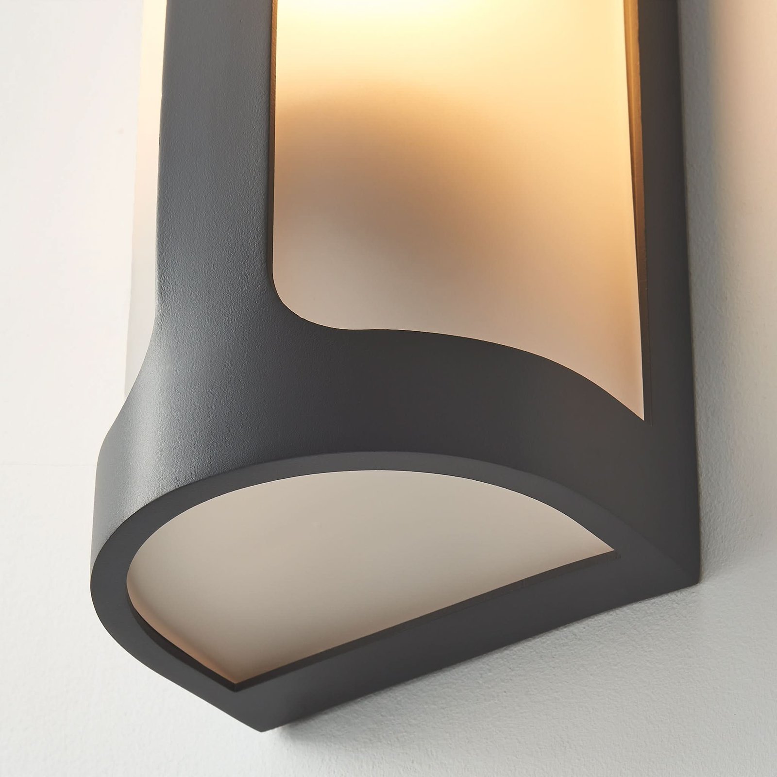 Riverside Aluminum Outdoor Sconce thumbnail 4
